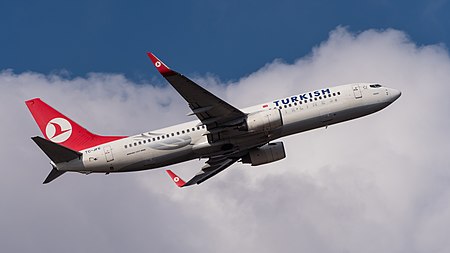 English: Turkish Airlines Boeing 737-8F2 (reg. TC-JFE, msn 29767/95) at Munich Airport (IATA: MUC; ICAO: EDDM) departing 08R. Deutsch: Turkish Airlines Boeing 737-8F2 (Reg. TC-JFE, msn 29767/95) auf dem Flughafen München (IATA: MUC; ICAO: EDDM) beim Start auf 08R.