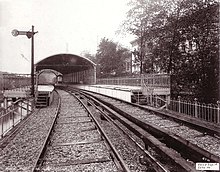Der Bahnhof Möckernbrücke von 1902 war nach dem Siemens'schen Normtypus gebaut, die einzige heute noch erhaltene Station in dieser Form ist der Hochbahnhof Görlitzer Bahnhof