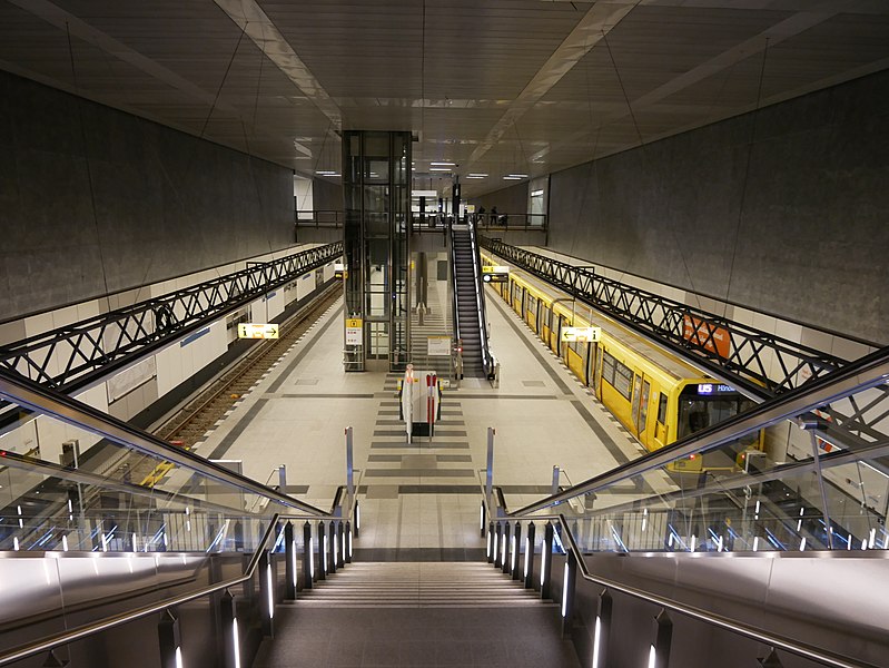 File:U-Bahnhof Hauptbahnhof nach dem Lückenschluss der U5.jpg