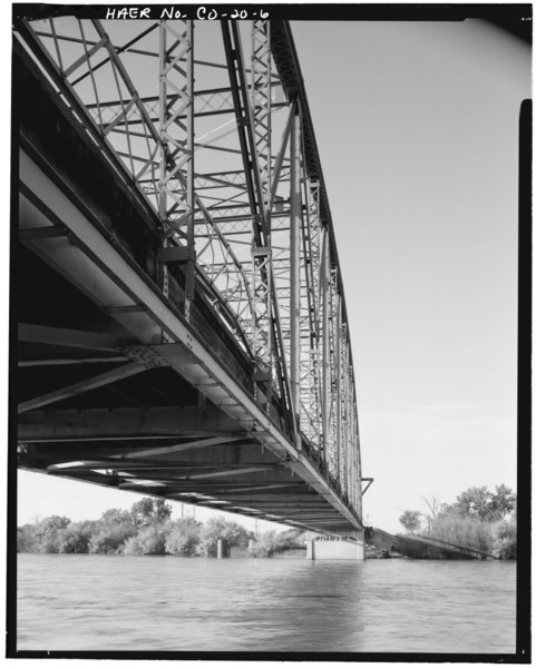 File:VIEW, LOOKING SOUTHEAST, SHOWING BOTTOM CHORD, FLOOR STRUCTURE, AND WEST WEB DETAIL - Manzanola Bridge, State Highway 207, spanning Arkansas River, Manzanola, Otero County, CO HAER COLO,13-MANZ.V,1-6.tif