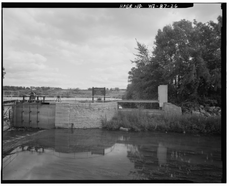 File:VIEW EAST-SOUTHEAST, Waste weir at Lock 5 - Kaukauna Lock and Dam, Fox River at Canal Street, Kaukauna, Outagamie County, WI HAER WIS,44-KAUK,3-26.tif