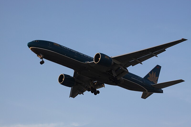 File:VN-A142 Boeing 777 Vietnam Airlines (7349455440).jpg