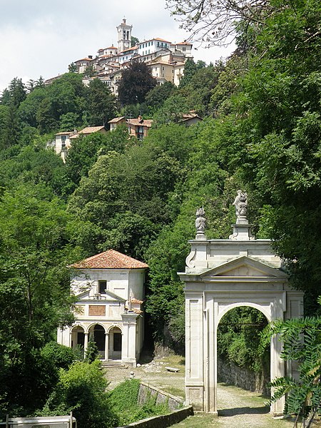 File:Varese Sacro Monte Arco Sant'Ambrogio 4.JPG