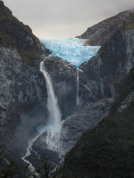 File:Ventisquero Colgante Parque Nacional Queulat.jpg