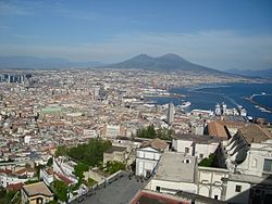 Vesuv, pohled z Neapole
