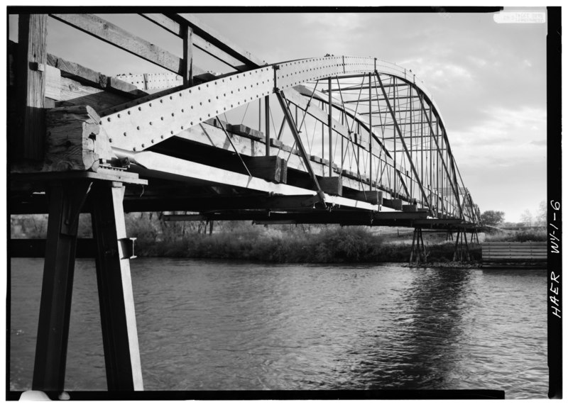 File:View of north side showing top chord of bridge. - North Platte River Bowstring Truss Bridge, Spanning North Platte River, Fort Laramie, Goshen County, WY HAER WYO,8-FOLA.V,1-6.tif