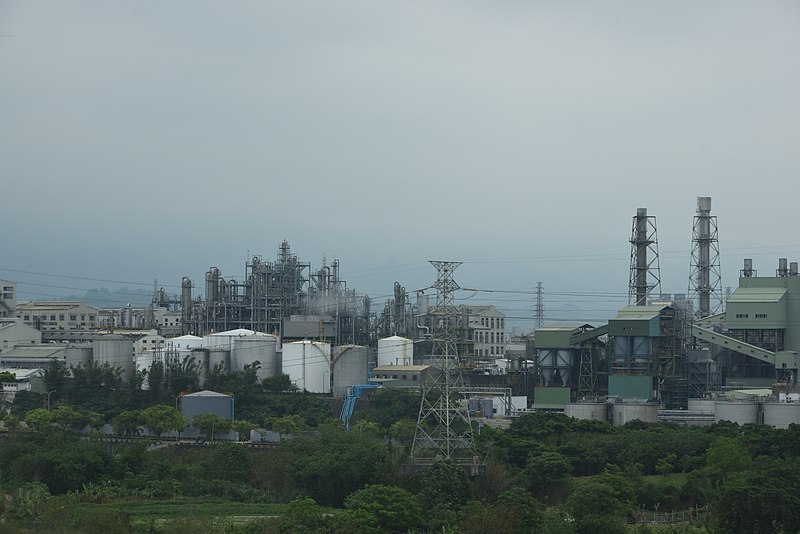 File:View of petrochemical plants in the north of Miaoli City from a high speed train 02.jpg