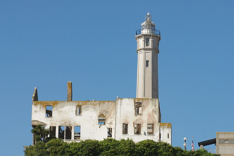 File:Visiting Alcatraz (4559366019).jpg