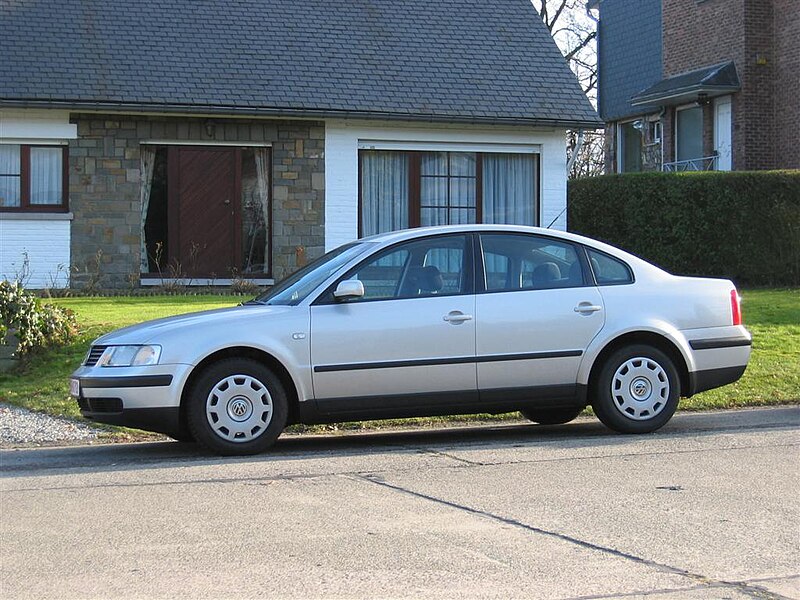 File:2003 Volkswagen Passat (3BG MY03) S V5 sedan (2015-05-29) 02.jpg -  Wikimedia Commons