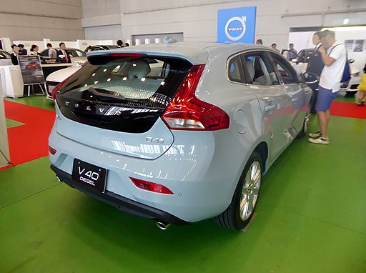 Volvo V40 D4 Inscription (LDA-MD4204T) rear