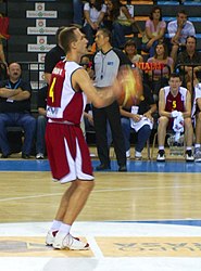 Врбица шутира слободно фрлање на дополнителните квалификации во Менорка за Европското Првенство во кошарка во 2007.