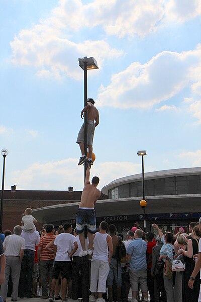 File:Waiting for the Torch in Southgate, London N14 - geograph.org.uk - 3058976.jpg