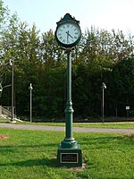 Wells maine transportation center memorial clock 2006.jpg