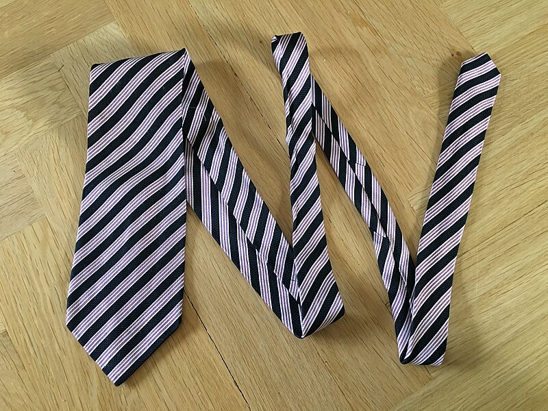 File:Yvs Saint Laurent tie (12).jpg