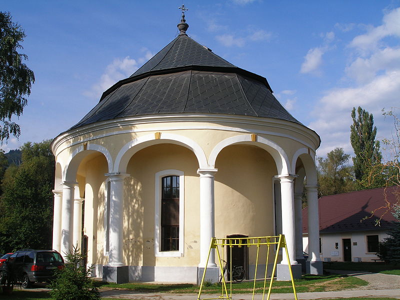 File:Zemianske Podhradie, kostel (2).jpg