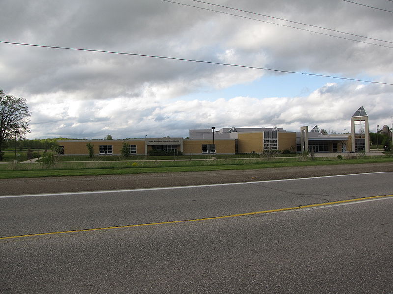 File:École secondaire Père-René-de-Galinée.JPG