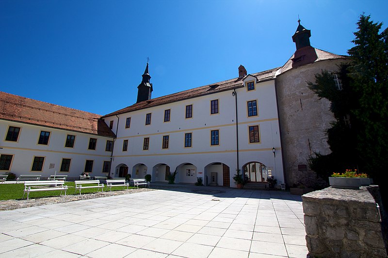 File:Škofja Loka castle inside.jpg