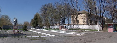 Deux monuments aux morts de la Seconde Guerre mondiale, classés[6].