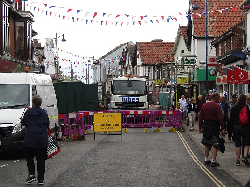 File:-2019-07-18 Sink hole repairs, High street, Sheringham (3).JPG