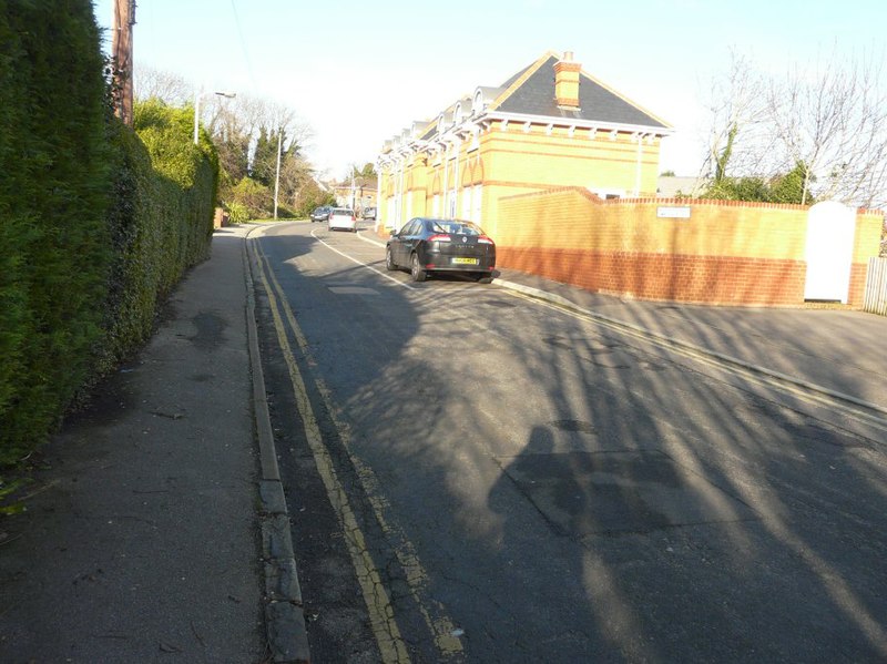 File:1-10, Station Cottages, Station Drive - geograph.org.uk - 4288209.jpg