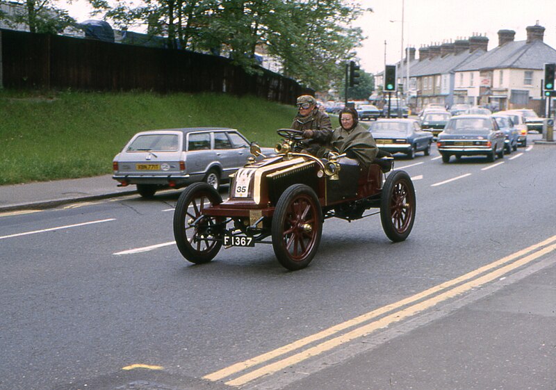 File:1903 Renault, Veteran car run, Micklefield, High Wycombe, 1980.jpg