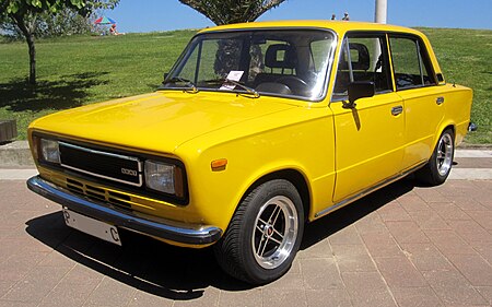 1978 Seat 124 D LS (4645140422).jpg