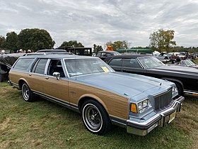 1987 Buick Electra Estate a station wagon at 2019 AACA Hershey meet 1of3.jpg