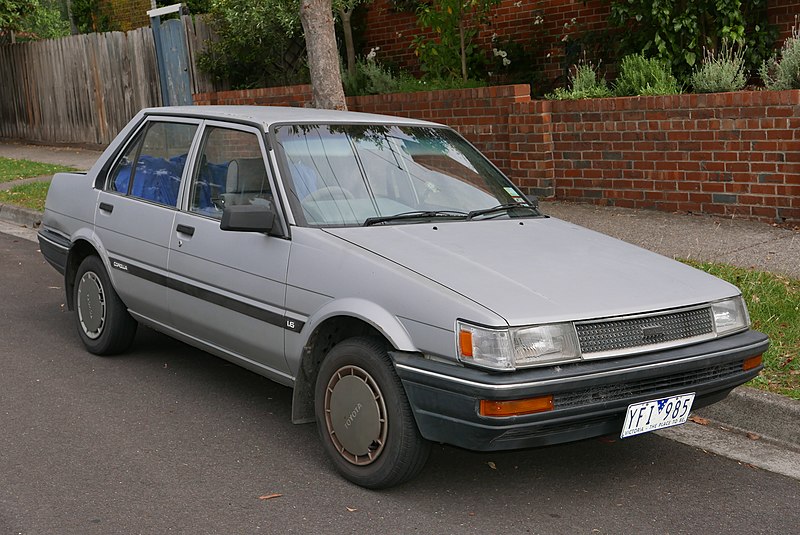 File:1987 Toyota Corolla (AE82) CS sedan (2015-11-11) 01.jpg