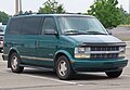 1998 Chevrolet Astro Base Passenger Van, front right view