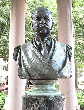 2014 Columbia University John Howard Van Amringe Memorial bust.jpg