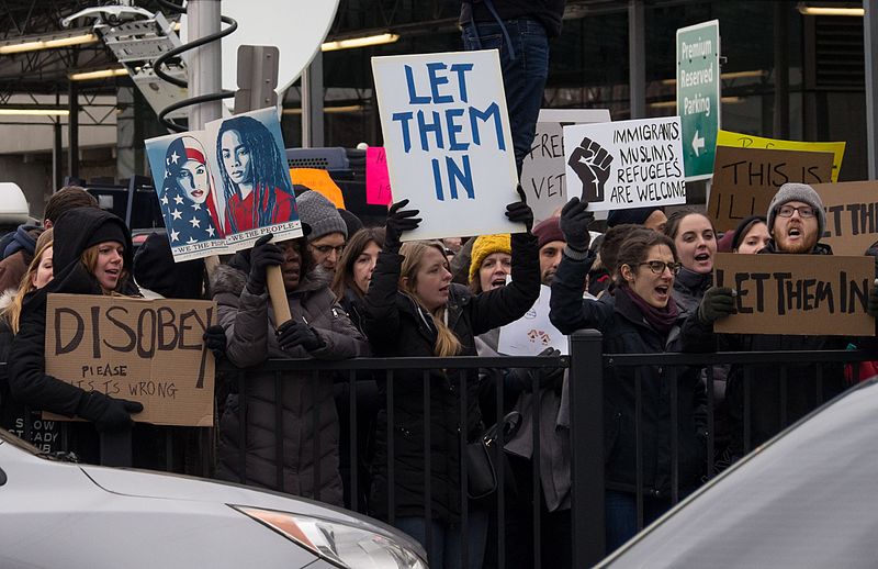 File:2017-01-28 - protest at JFK (80984).jpg