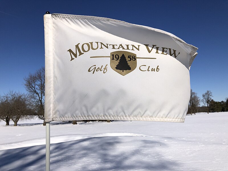 File:2024-01-21 13 03 21 The flag at the 7th hole of the Mountain View Golf Course on a snowy day in Ewing Township, Mercer County, New Jersey.jpg