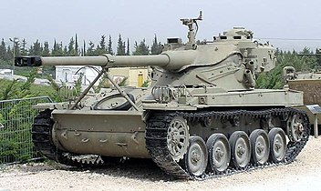 AMX-13. Considéré plutôt comme chasseur de chars. Il n'est plus utilisé dans l'Armée française actuelle.