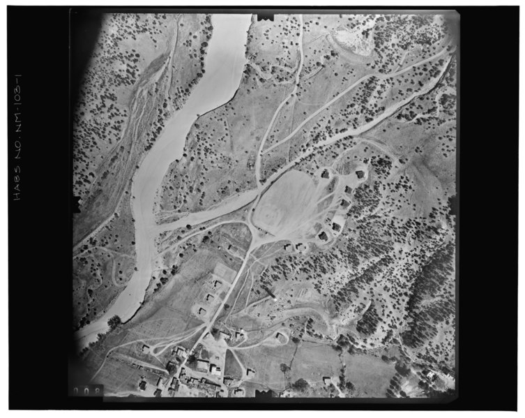 File:APPROACH TO TESUQUE FROM NE Copy photograph of photogrammetric plate LC-HABS-GS01-B-1973-403. - Pueblo of Tesuque, Central Portion, Tesuque River vicinity, Tesuque, Santa Fe HABS NM,25-TESUP,1-1.tif