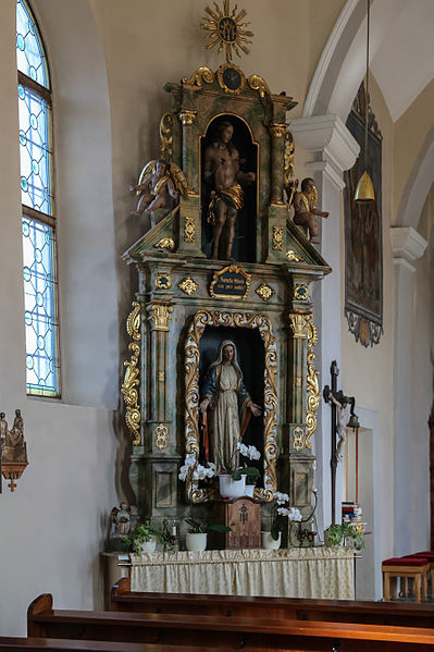 File:AT-62418 Kath. Pfarrkirche hl. Martin und Friedhof - Lind bei Velden 29.jpg