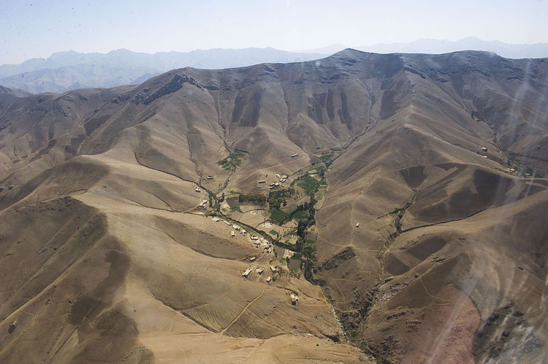 File:A small village in the mountains of southern Afghanistan-2.jpg