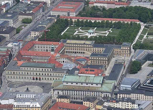 Aerial image of the Munich Residenz and the Hofgarten