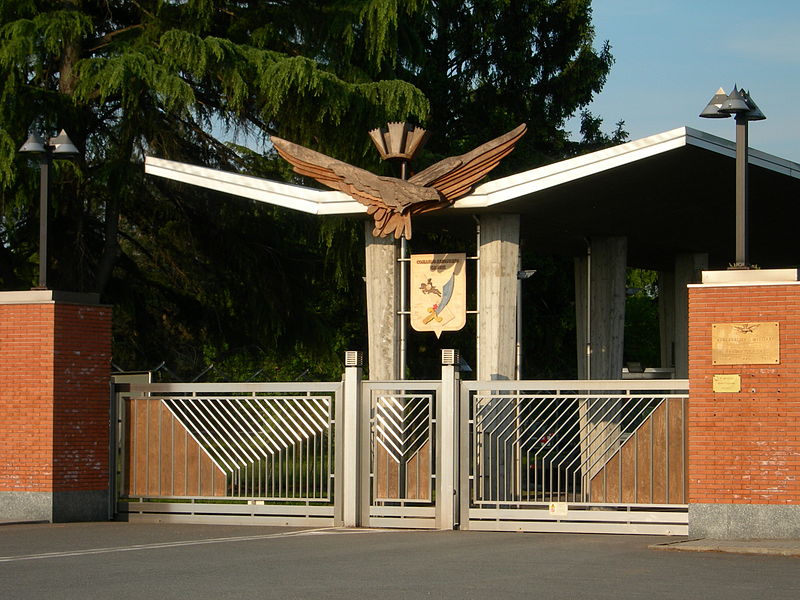 File:AeroportoCameri.JPG