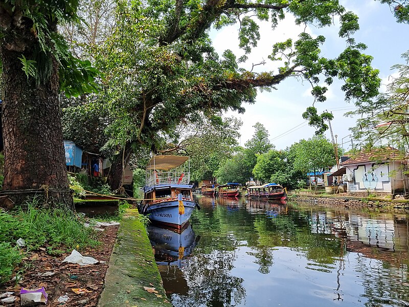 File:Alappuzha boat 02.jpg