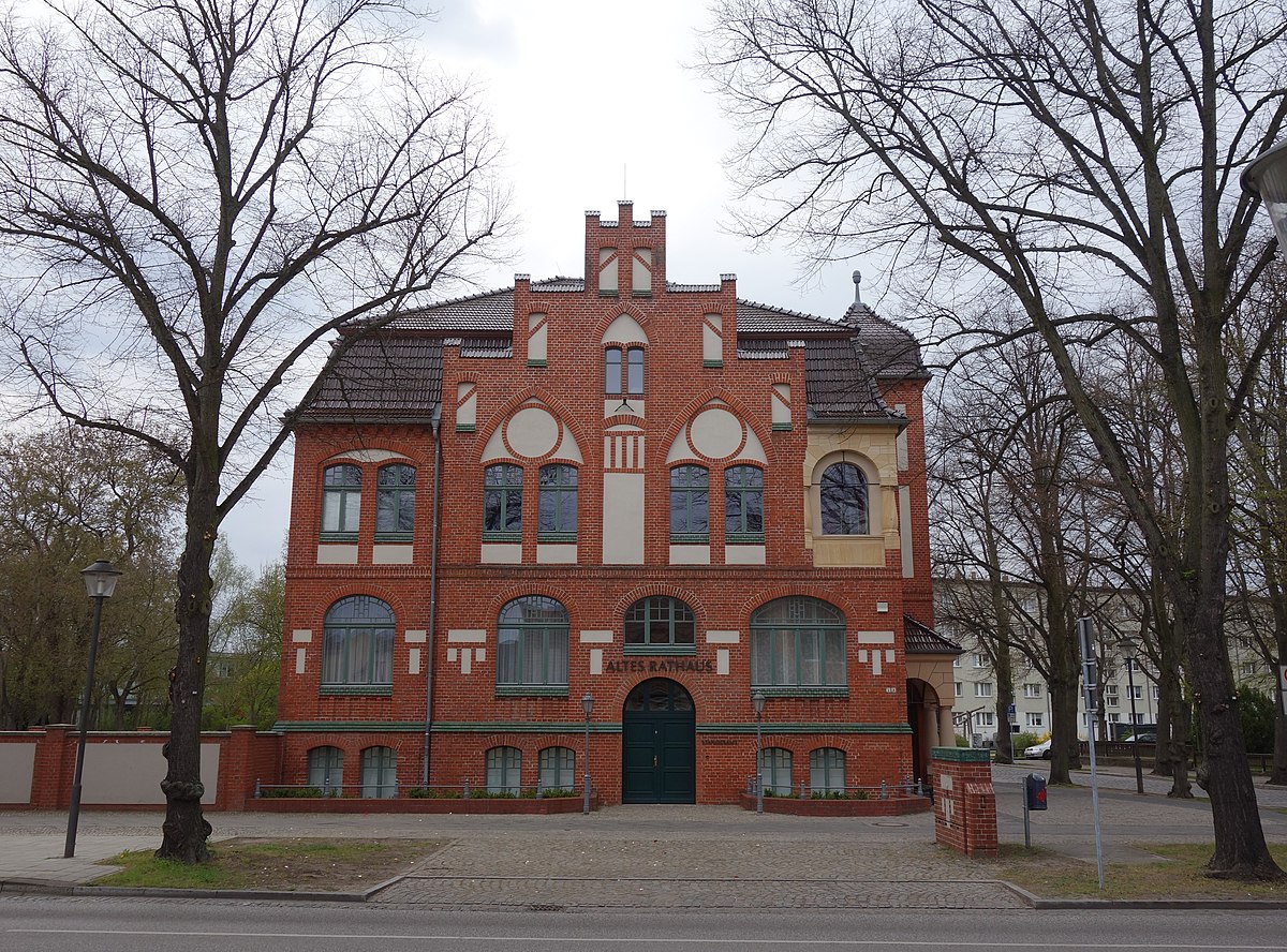 File:20160509615DR Bernsdorf OL Schloß Rathaus.jpg - Wikimedia Commons