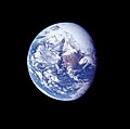 Vzďaľujúca sa Zem pri pohľade z Apolla 16