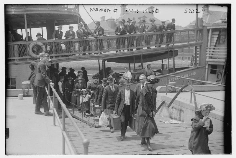 File:Arriving at Ellis Island LCCN2014710703.tif