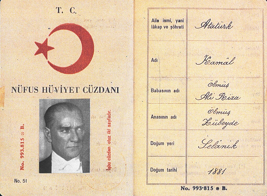 Atatürk'ün 993 815 seri numaralı nüfus cüzdanı
