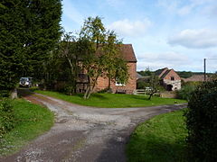 Atterley Farm (geografický 3186593) .jpg