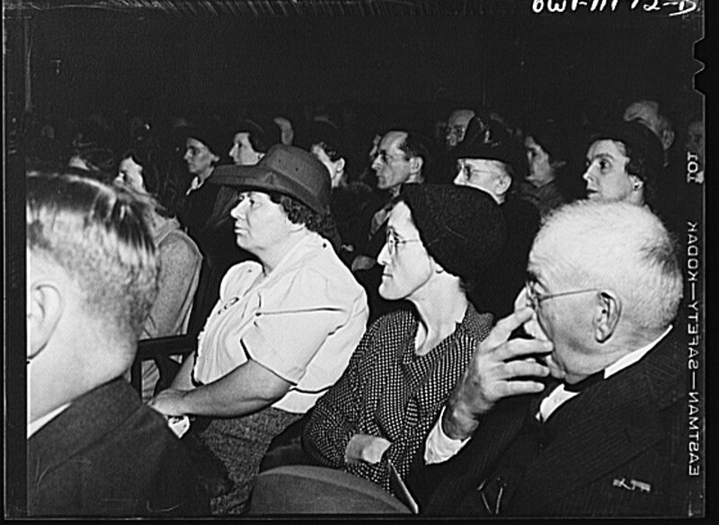 File:Audience at the Armistice Day rally.8d10190v.jpg