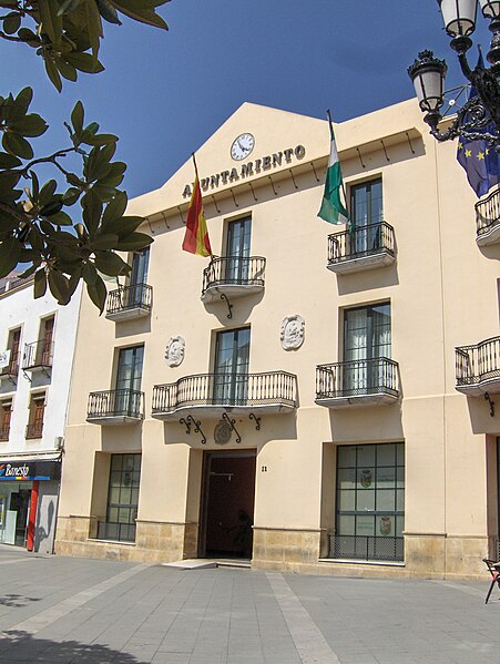 File:Ayuntamiento de Vélez-Málaga.jpg