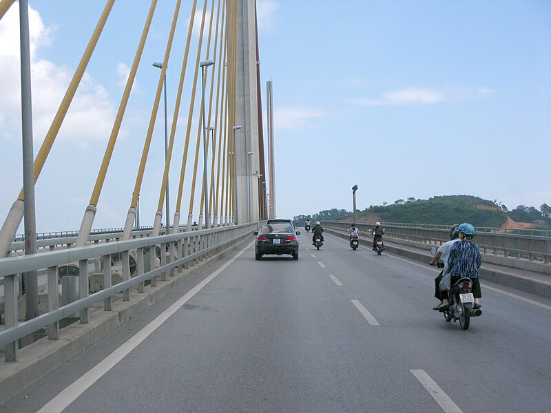 File:Bãi Cháy Bridge, Hạ Long City, Việt Nam.jpg