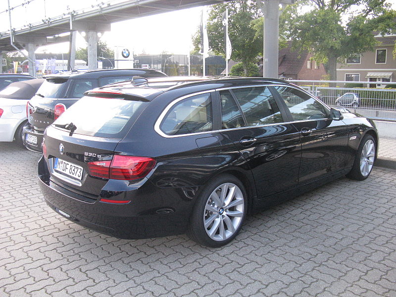 File:BMW 530d Touring F31 (10446139956).jpg