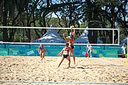 Deutsch: Beachvolleyball bei den Olympischen Jugendspielen 2018; Tag 8, 14. Oktober 2018; Mädchen, Achtelfinale – Bolivien-Puerto Rico 0:2 (18–21/18–21 ) English: Beach volleyball at the 2018 Summer Youth Olympics at 14 October 2018 – Girls Round of 16 – Bolivia-Puerto Rico 0:2 (18–21/18–21 )