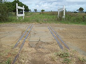 Beaudesert jalur kereta api di Veresdale.jpg